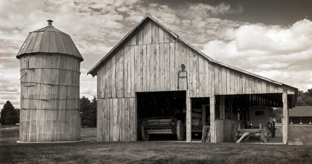 Black and white photo of a barn