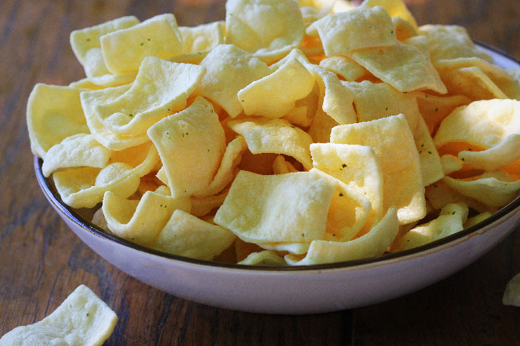 A bowl of light snacks